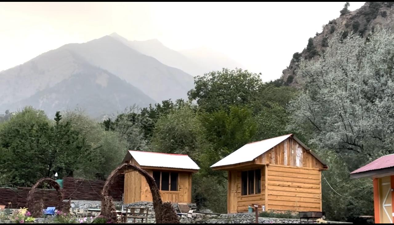 Idyllic Hut Escapes
